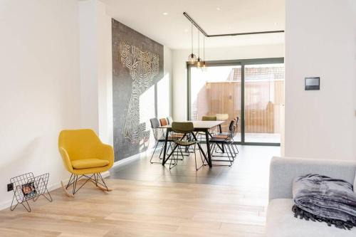 Ieper Apartamento | Boonuz guesthouse, luxe duplex vakantiehuis in centrum Ieper met privé lounge terras en IR sauna