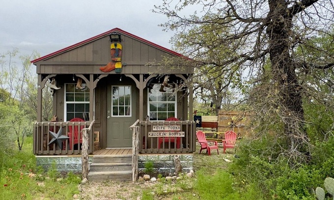 Voca Cabina | Boot Scootin' Boogie | Fun & Unique Cabin Close to Castell