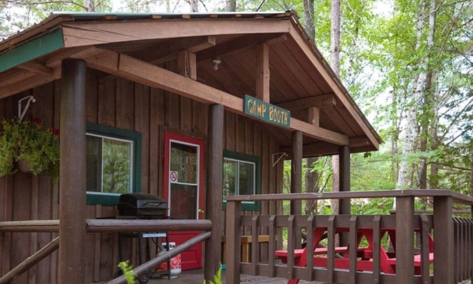 Papineau-Cameron Cabaña | Booth Cottage