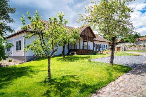 Tolcsva Apartamento | Bor-Kő Udvarház