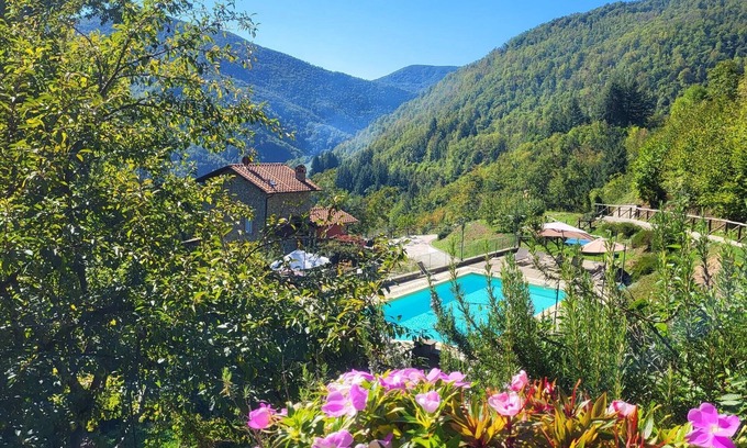 Fabbriche di Vallico Villa | Borgo Mulino, entorno único, piscina privada, vistas, WIFI, restaurante a pie