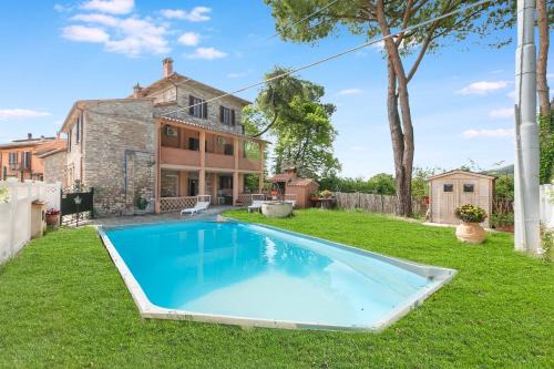 Panicale Apartamento | Borgo Panicale with Shared Pool and Garden