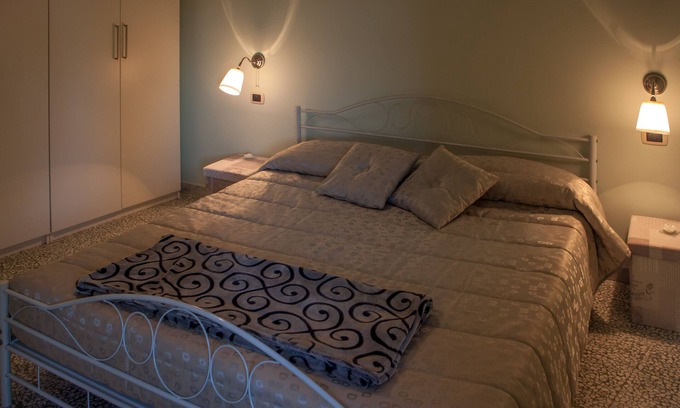 Baselice Cama Y Desayuno | Borgo Sciugolo B&B Camera Luna