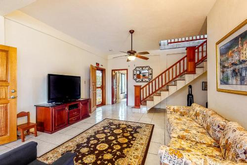 Santa Elena Casa | Borland View
