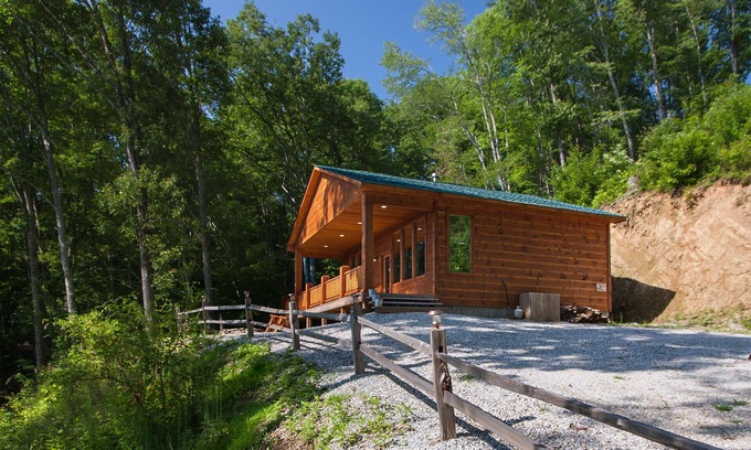 Bryson City Cabina | Born to be Wild romantic escape mountain cabin