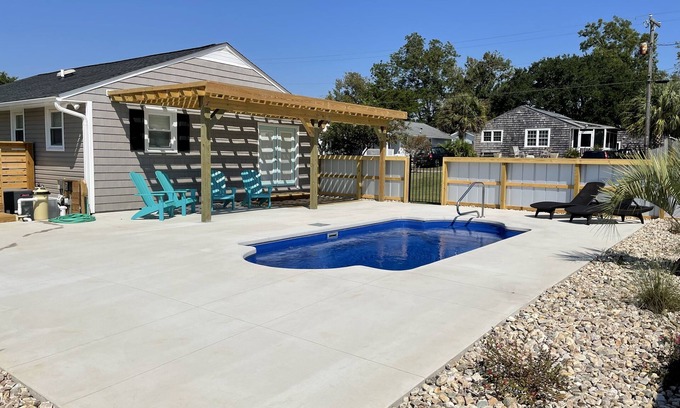 Swansboro Casa | Boro Bungalow in beautiful downtown Swansboro with street legal golf cart