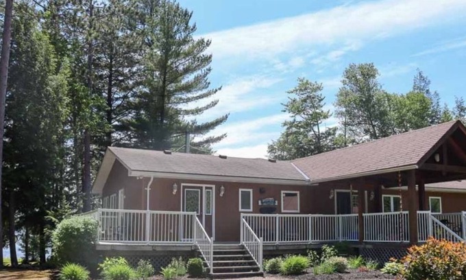 Algonquin Highlands Cabaña | Boshkung Beach Paradise - Luxury 5BR Waterfront Cottage w/ Amazing Views