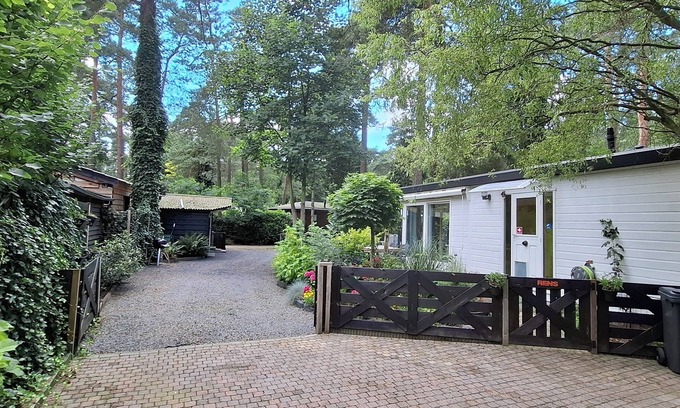 Municipality of Elburg Chalet De Esquí | Bospark Veluwe Heerlijk Genieten. Chalet is Ruim, Heeft Airco en Omheinde Tuin