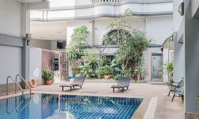 Khlong Toei Hotel | Boss Mansion