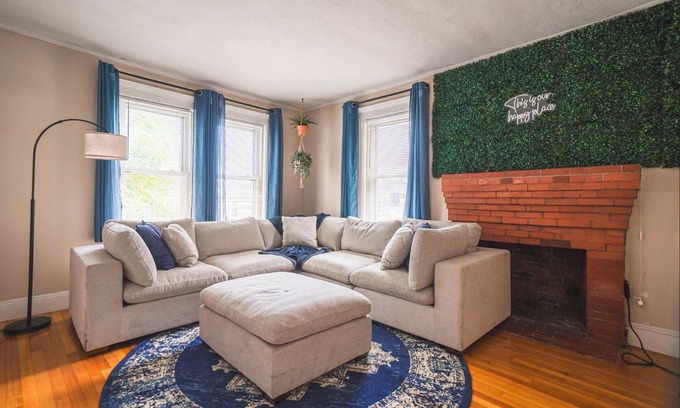 Revere Apartamento | Boston 4BD-5 min walk to Train&Beach/10min-Airport-Free Parking