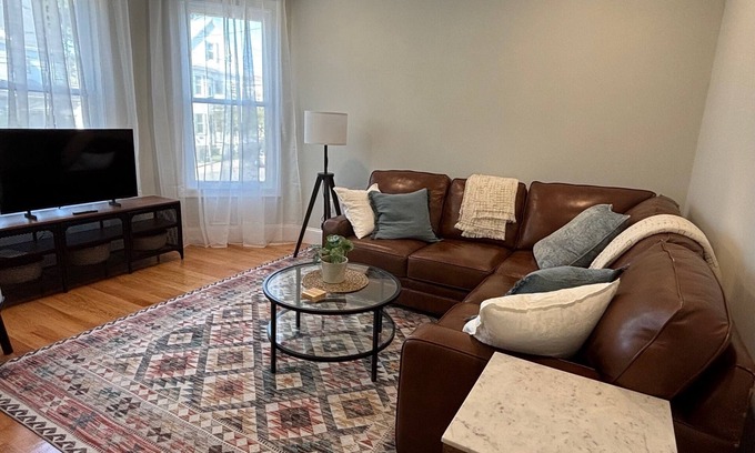 Wellington Hill Apartamento | Boston Urban Nests U1: Long Term 1 Month + Only