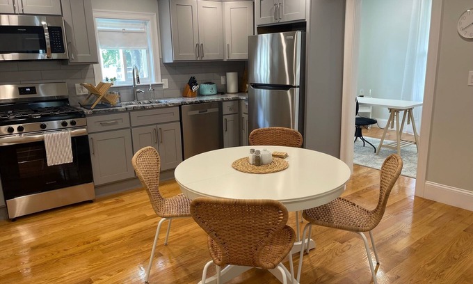 Wellington Hill Apartamento | Boston Urban Nests U2: Long Term 1 Month + Only