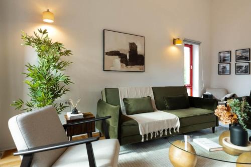 North West Casa | Botanic House - 3BR Home - Private Parking