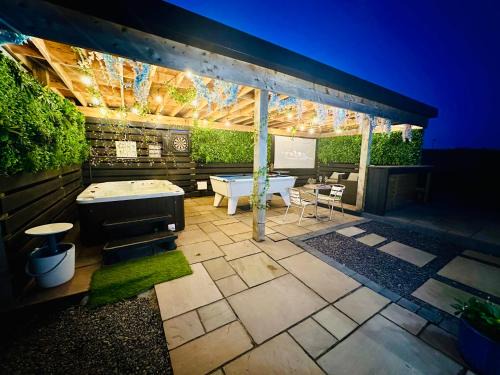 Newmilns Chalet De Esquí | Bothy Farm Stay Sleeps 2 HotTub and Pool Table Children Welcome Ayrshire Rural Retreats