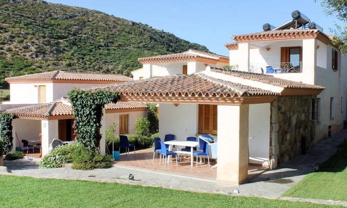 Tanaunella Apartamento | Bouganvillage by Interhome