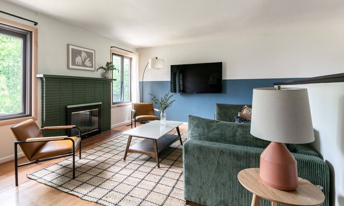 South Boulder Casa | Boulder Basecamp – 6BR Home w/ Deck & Views