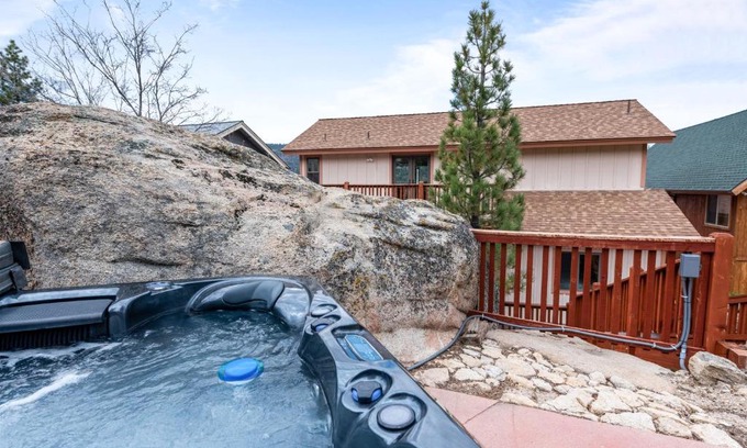 Boulder Bay Chalet De Esquí | Boulder Bay Chalet Lakefront - Elegantly decorated with Hot Tub and Game Room!