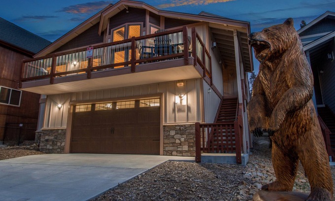 Boulder Bay Chalet De Esquí | Boulder Bay Chalet Lakefront- Elegantly Decorated With Hot Tub And Game Room! 3 Bedroom Chalet