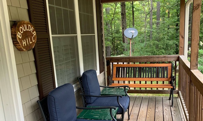 Sandwich Casa | "Boulder Hill", minutes from the lakes and mountains, hike from the doorstep!