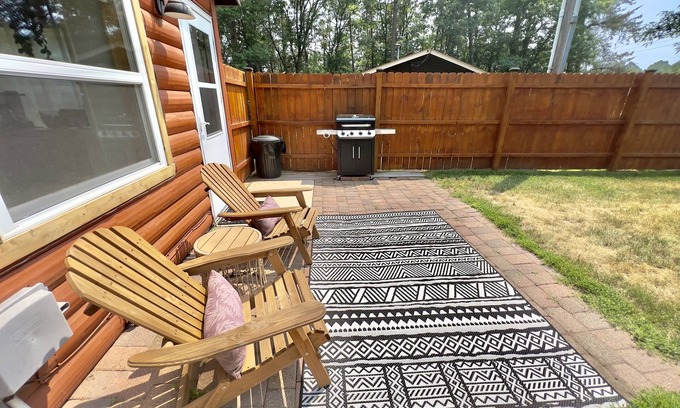 Breezy Point Cabina | ¡NUEVO! 2BR Breezy Point Cabin ✦ Distancia a pie de todo ✦