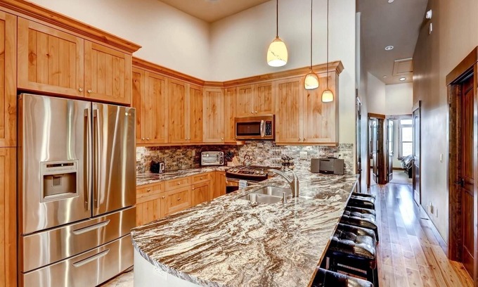 Frisco Condominio | Boulevard Bend P2 3 Bedroom Condo by RedAwning