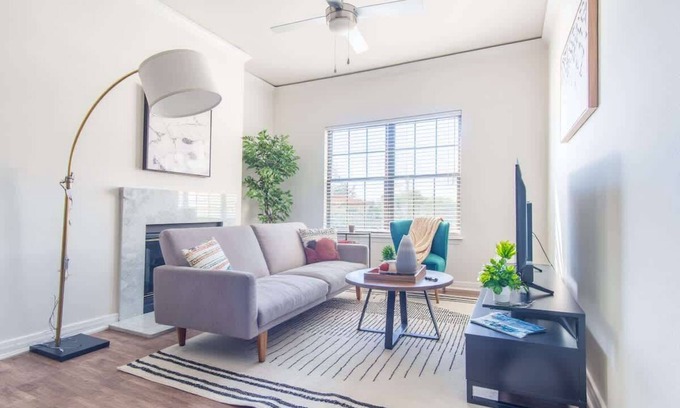Irving Apartamento | Boulevard Stays 1BR King Suite Pool, Gym & Parking 01