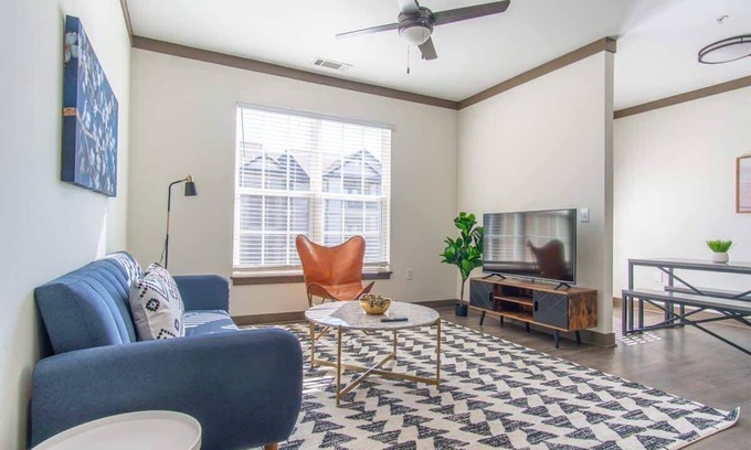 Middletown Apartamento | Expansive 1-Bedroom Suite | Pool, Parking & Gym