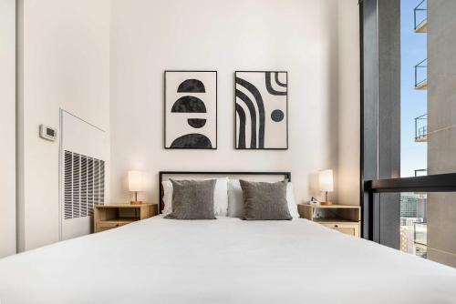 Evans Churchill Apartamento | Boulevard Stays Modern Highrise STU Sky Pool Parking Gym 01