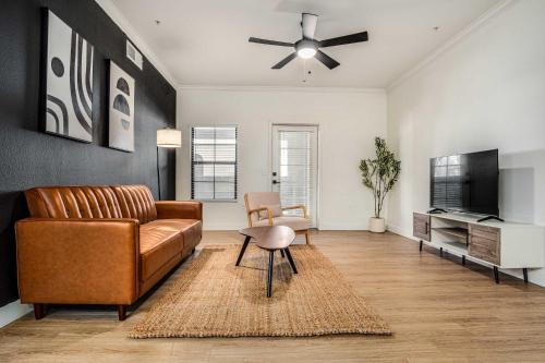 Chandler Apartamento | Boulevard Stays Quiet Modern 1BR Pickleball Pool Parking Gym 01
