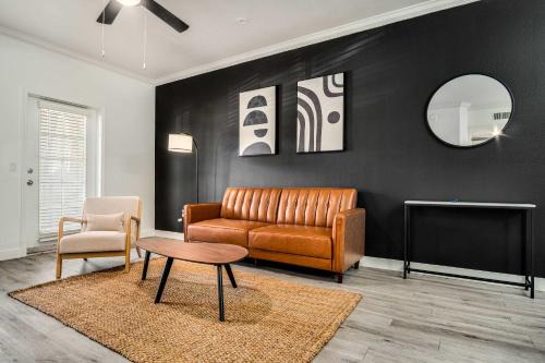 Chandler Apartamento | Boulevard Stays Quiet Modern 1BR Pickleball Pool Parking Gym 04