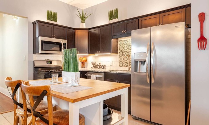 Germantown Casa | CUTE Home in GTown-4 Miles to UL,Churchill Downs & KY EXPO CTR! Private Parking!