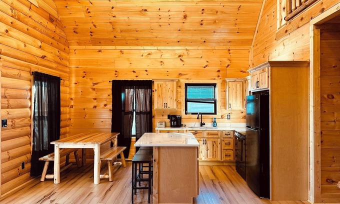 Harrodsburg Cabina | Bourbon Retreat Hot Tub-10