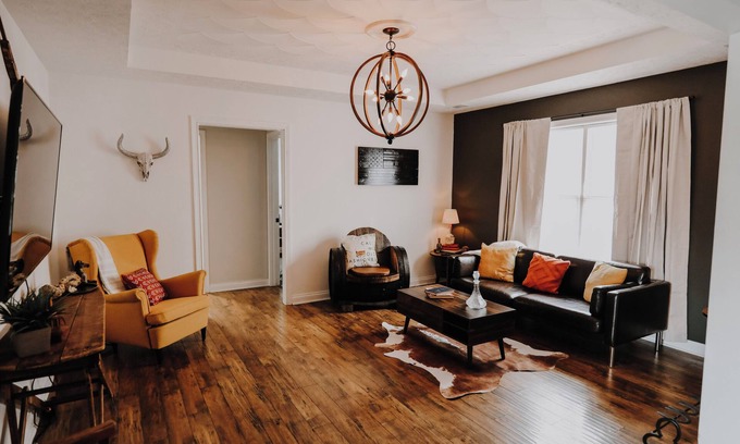 Nazareth Casa | Bourbon Themed 3-bedroom house in Bardstown