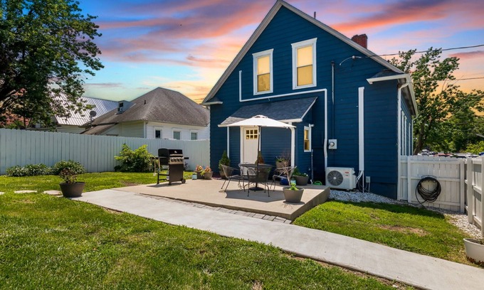 Lawrenceburg Casa | Bourbon Trail/8 mins to distilleries/Fenced Yard/Pet-Friendly/Entire House