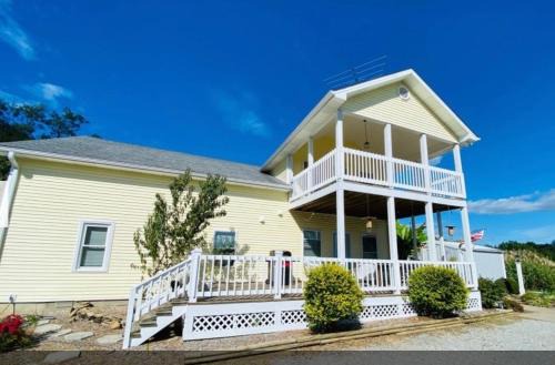 Chaplin Casa | Bourbon Trail Driving Range central KY farmhouse and gift shop