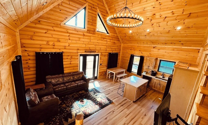 Harrodsburg Cabina | Bourbon Trail Retreat with Hot tub-8