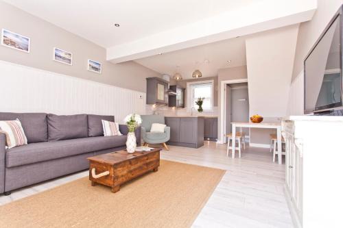 Bournemouth Casa | Bournecoast - Coastguard Cottage - Sea View - Garden - Hot Tub - HB6098