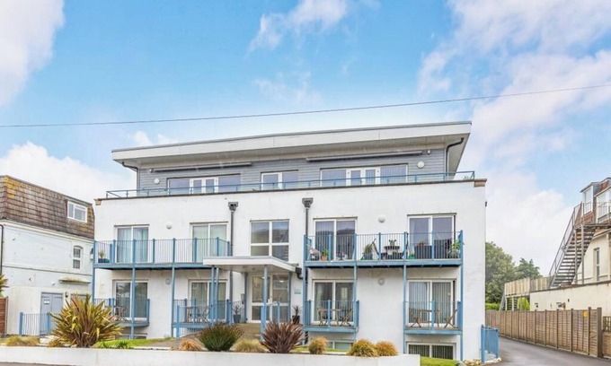 Southbourne Apartamento | Bournecoast: Modern apartment with two balconies close to sandy beaches - FM9632
