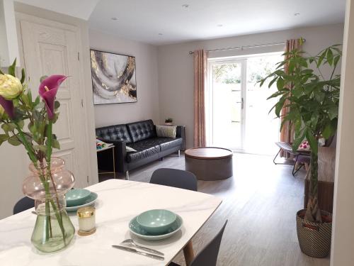 Boscombe Casa | Bournemouth cottage 6mins from beach, free parking