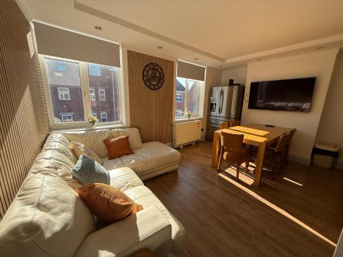 Boscombe Apartamento | Bournemouth spacious 4BR duplex by AFC Stadium, Contractors, Groups, Families