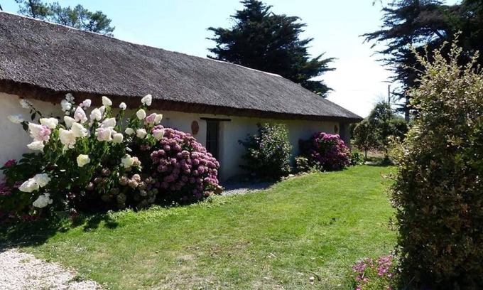 Saint-Hilaire-de-Riez Casa | Bourrine Vendéenne and large garden near the sea