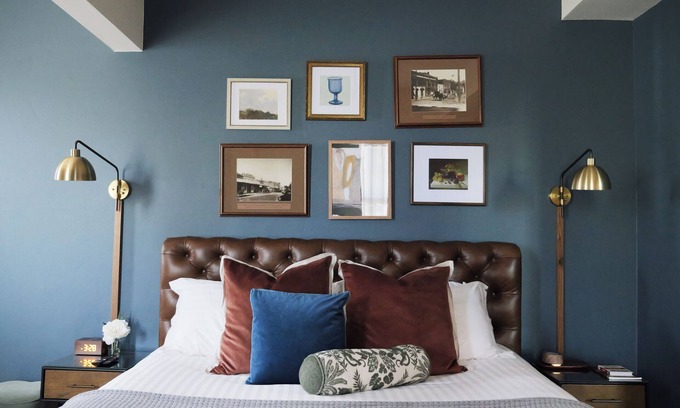 Jacksonville Hotel | Boutique 1 BR King Suite in historic Jacksonville. Walk to Britt Festival and wine tasting! Features a luxurious tub, comfortable king bed, and charming Inn details. Ideal for couples