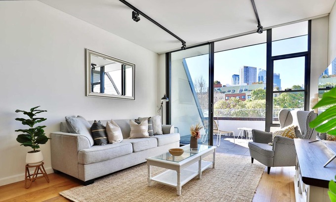 Ultimo Apartamento | Boutique 2BR Penthouse - Split Level· View· Parking
