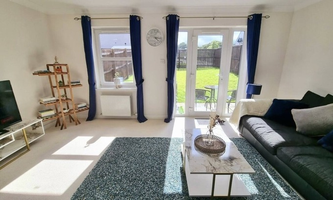 Newton Mearns Casa | Boutique 3-bed Home with Free Parking in Glasgow