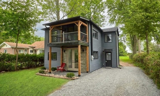 Brechin Cabaña | Boutique 3-Bedroom Cottage w/Water Access & HotTub