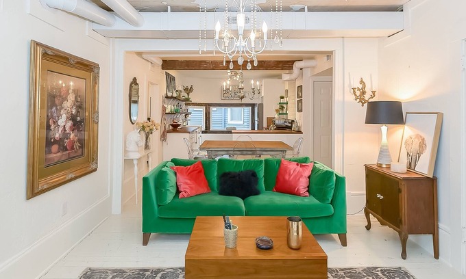 Southmoreland Apartamento | Boutique Apartment - Walk to Westport, Plaza, Restaurants & Streetcar in 10/25!