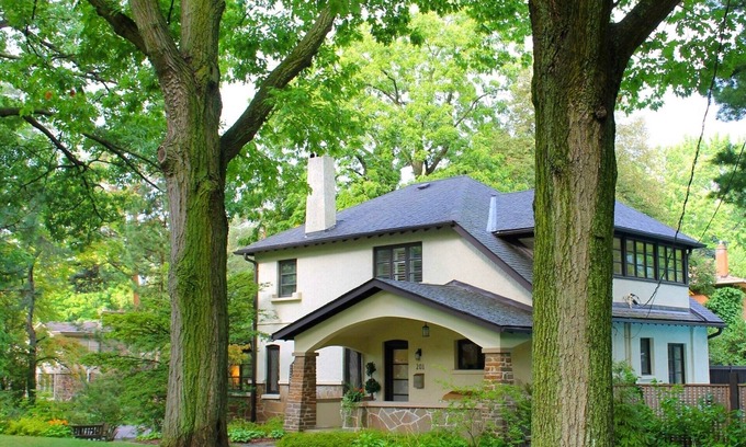 Mineola Casa | Casa con carácter de boutique con piscina estilo spa en un vecindario bucólico, Port Credit