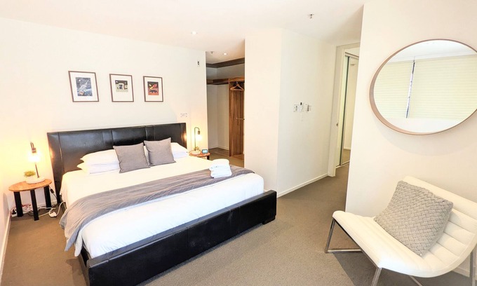 City East Apartamento | Apartamento boutique de 3 dormitorios en Canberra en el corazón de la ciudad, estacionamiento gratuito, piscina, gimnasio