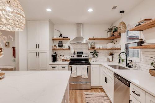 Kings Grant Casa | Boutique Getaway mins from beach & downtown