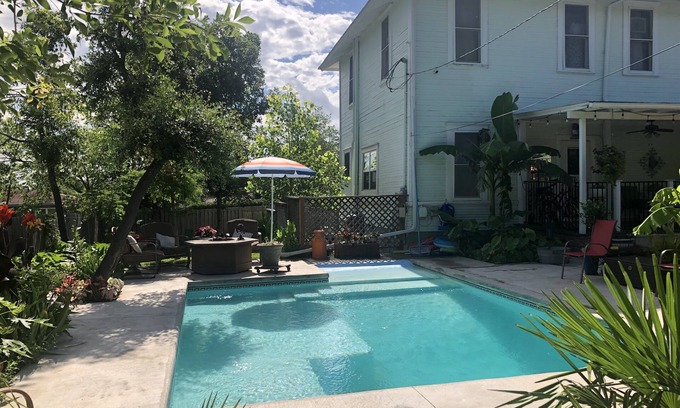 Taylor Casa | STYLISH COZY URBAN OASIS IN DOWNTOWN TAYLOR WITH POOL